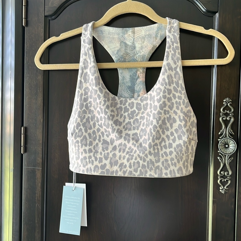 Johnny was calme endurance reversible sports bra